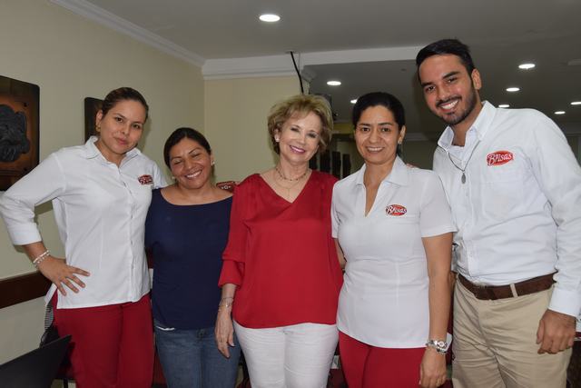 Diana Muñoz,  Yanid Rojas,  Olga Rojas de Borrero, Sonia Aponte y Juan Arias.